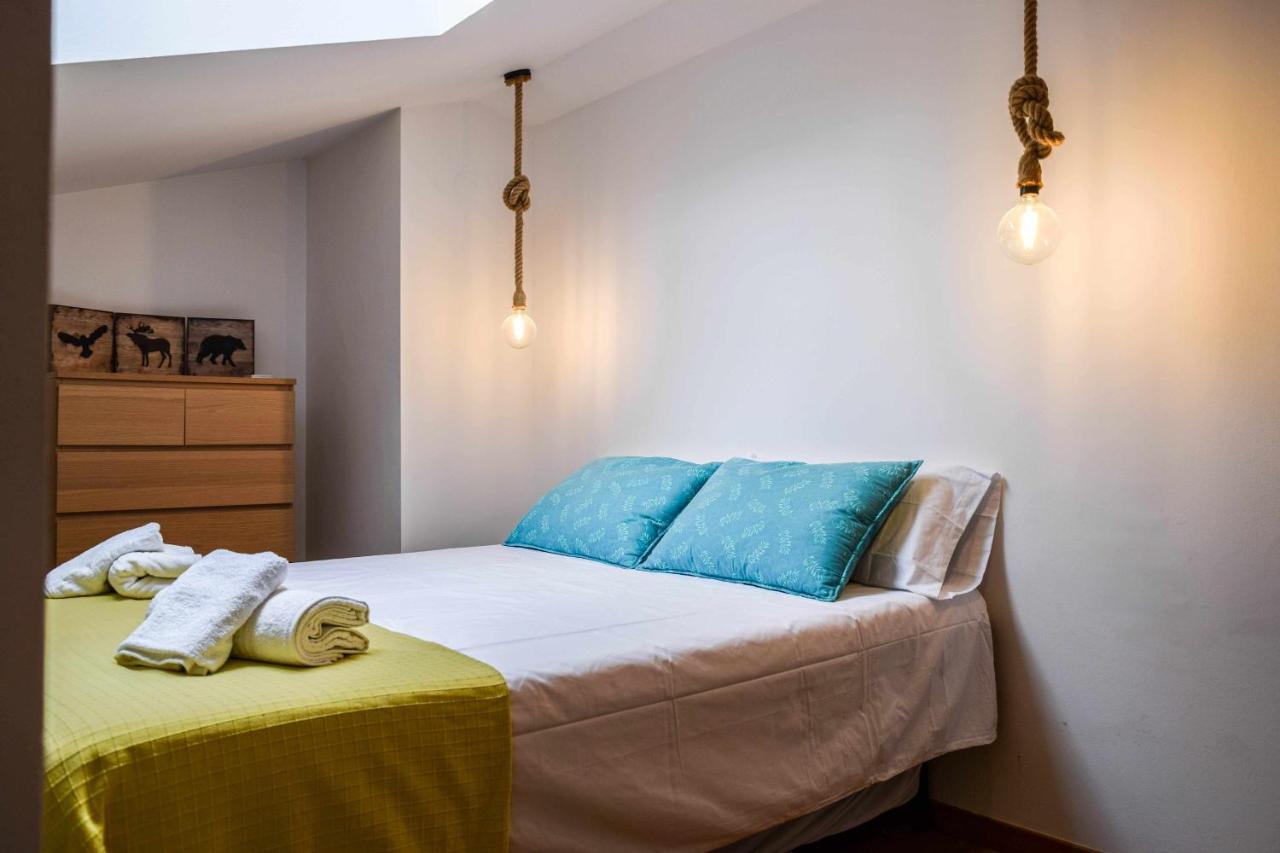 Loft Besalu Alojamiento Centrico Y Acogedor Exterior photo