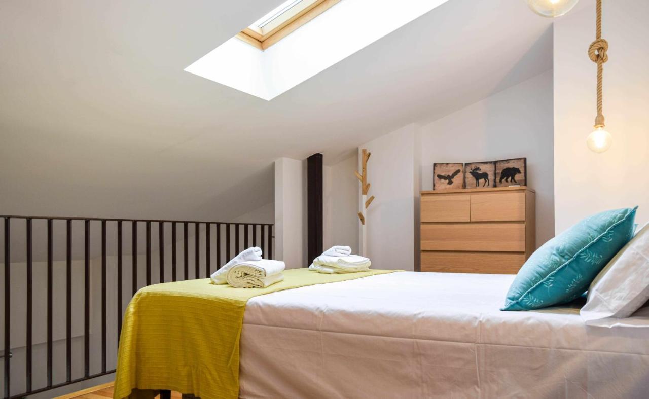 Loft Besalu Alojamiento Centrico Y Acogedor Exterior photo